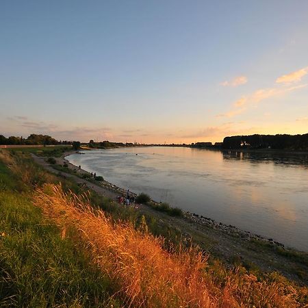Hotel & Restaurant Zum Vater Rhein Monheim am Rhein Dış mekan fotoğraf