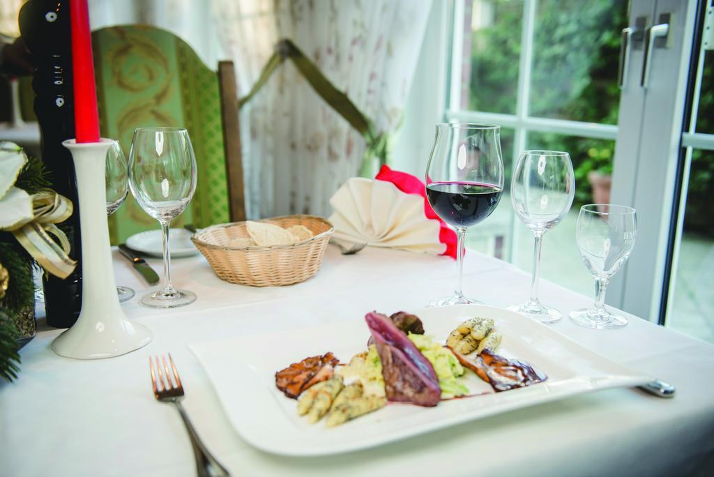 Hotel & Restaurant Zum Vater Rhein Monheim am Rhein Dış mekan fotoğraf