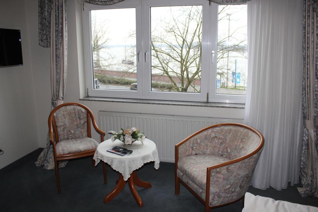 Hotel & Restaurant Zum Vater Rhein Monheim am Rhein Oda fotoğraf