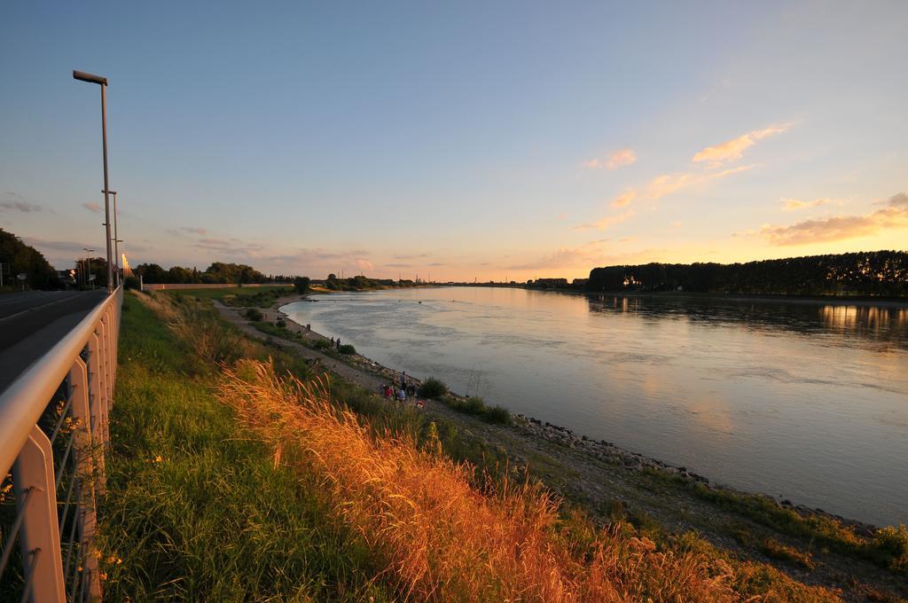 Hotel & Restaurant Zum Vater Rhein Monheim am Rhein Dış mekan fotoğraf
